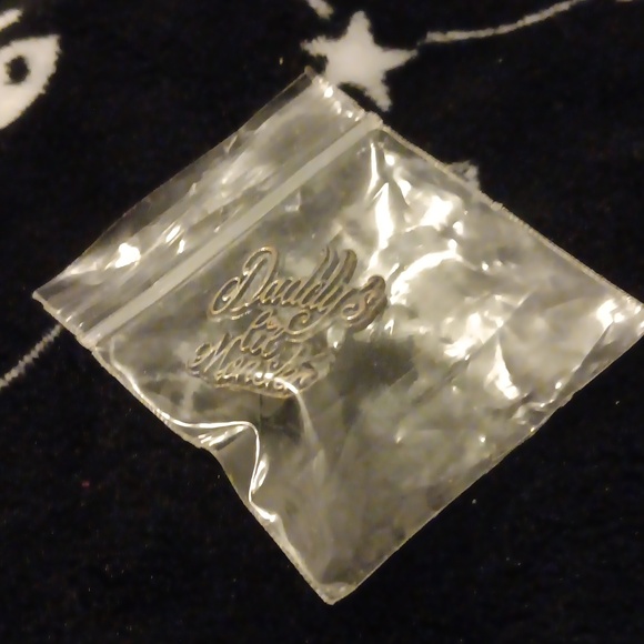 Suicide Squad Daddy's Lil Monster Pin - Picture 2 of 2